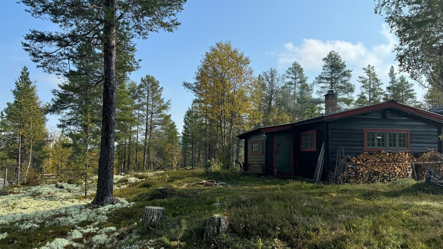 Eventyrlig Oppussing at Femundsundet (en anglais)